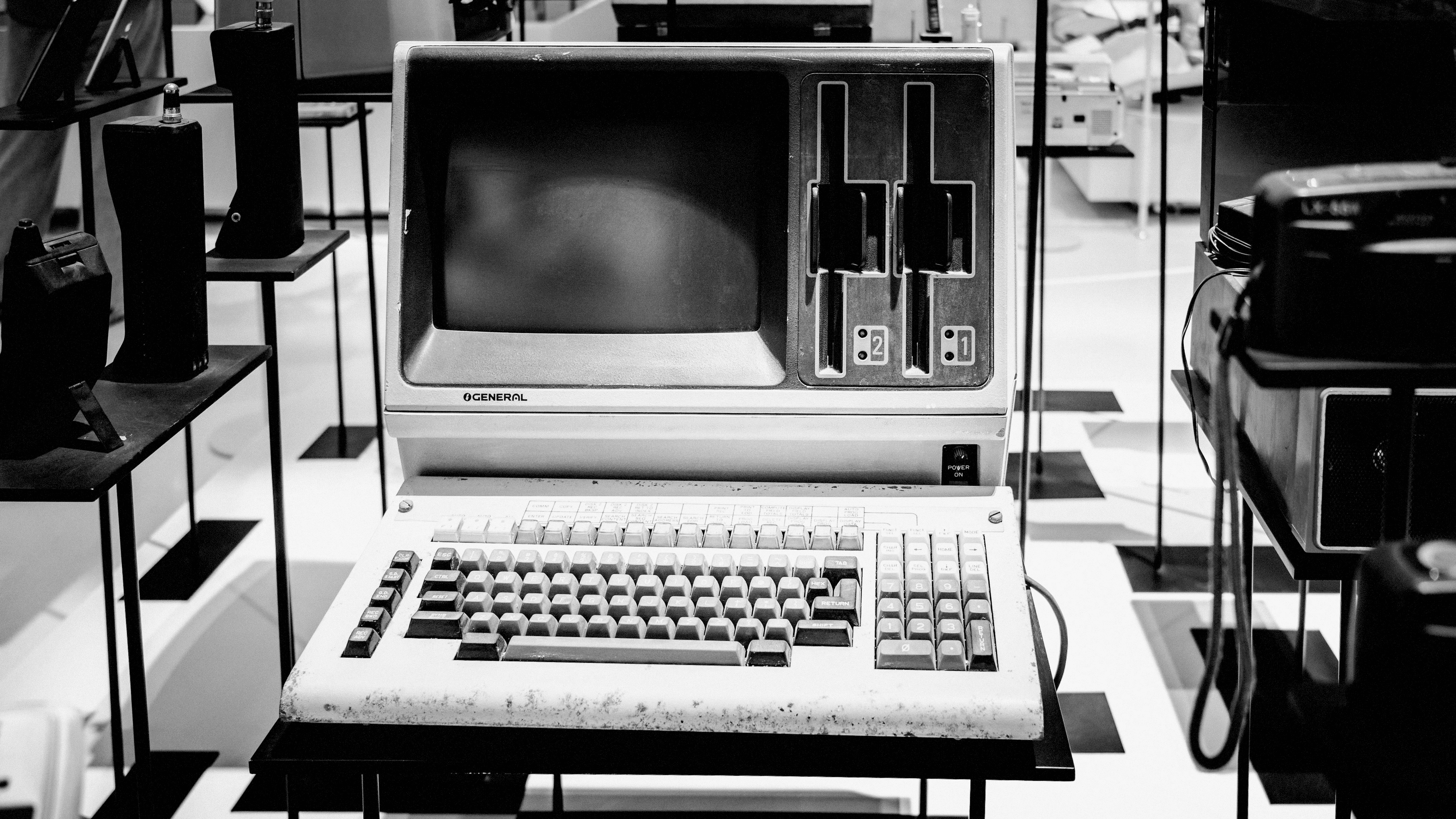 Vintage General computer terminal with keyboard.